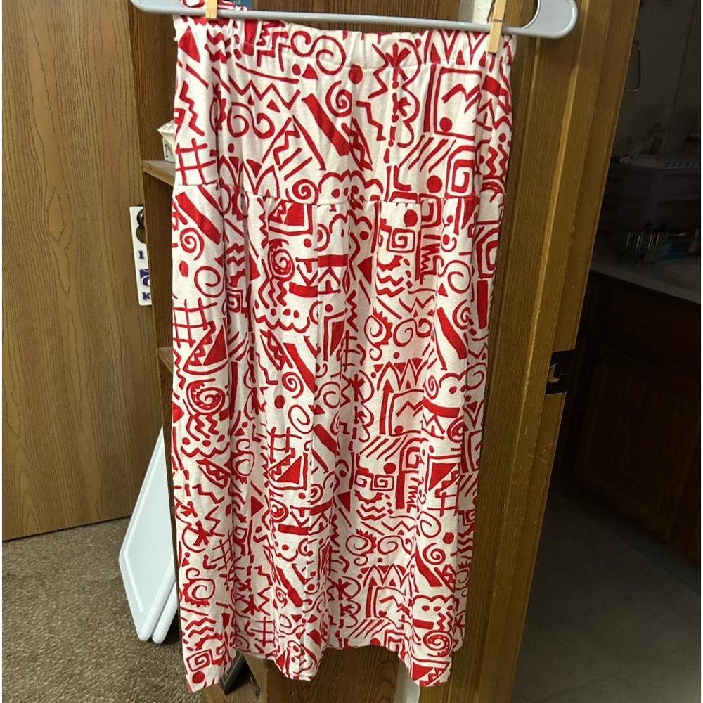 Women’s vintage skirt. Red and white unique design. Stretch waist. Rarely worn.